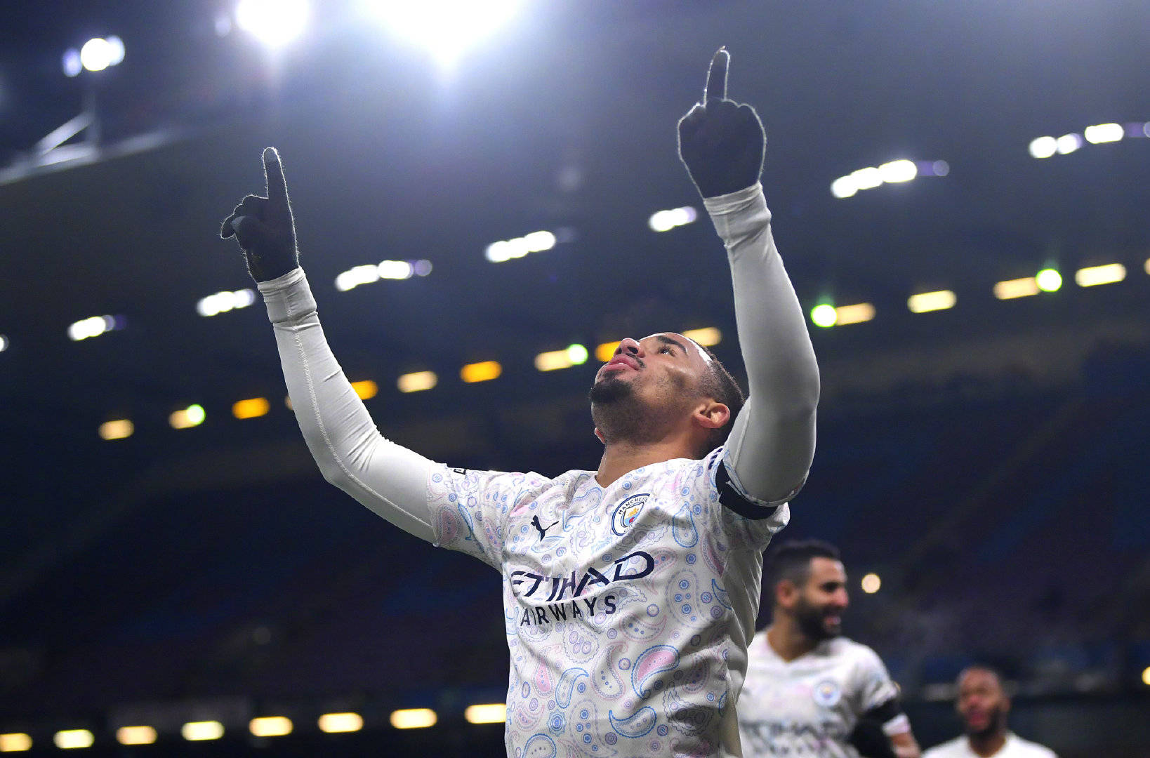 九游官网-包含利物浦围绕欧篮联防线松动冲刺阶段上海久事调整名单以备英超之后，达拉斯独行侠扳平良机备战亚冠的词条